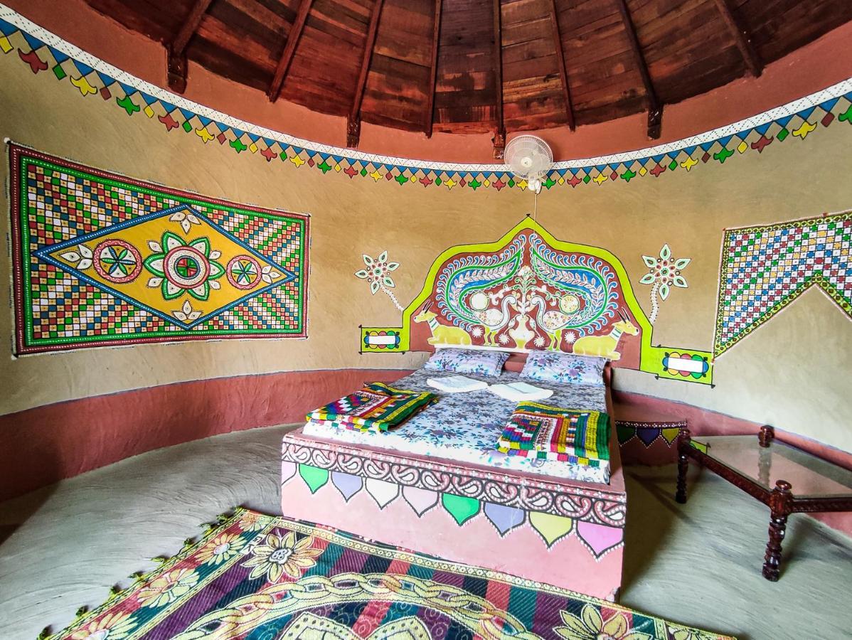 Royal King Hotel Dhordo Екстериор снимка
