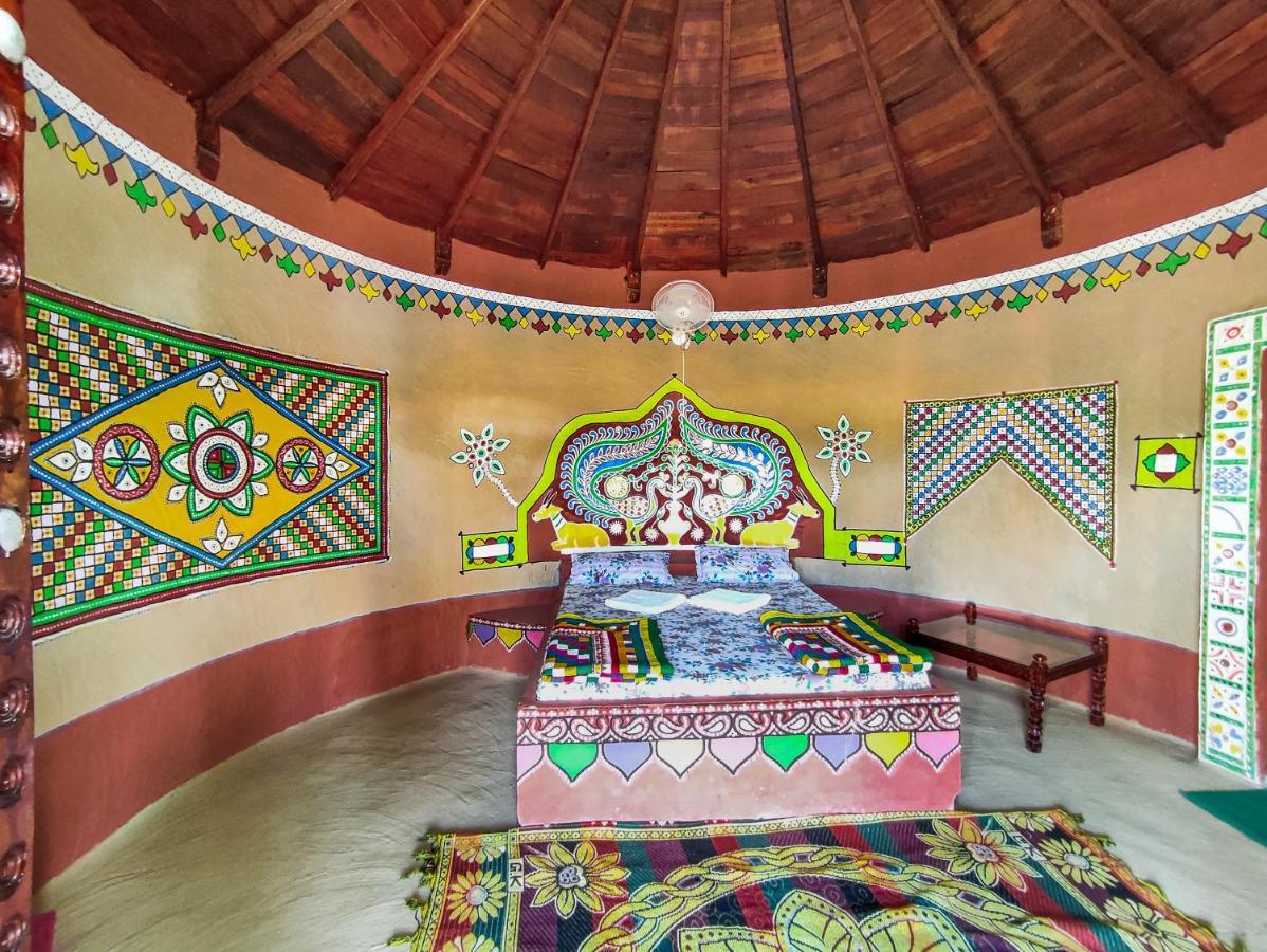 Royal King Hotel Dhordo Екстериор снимка